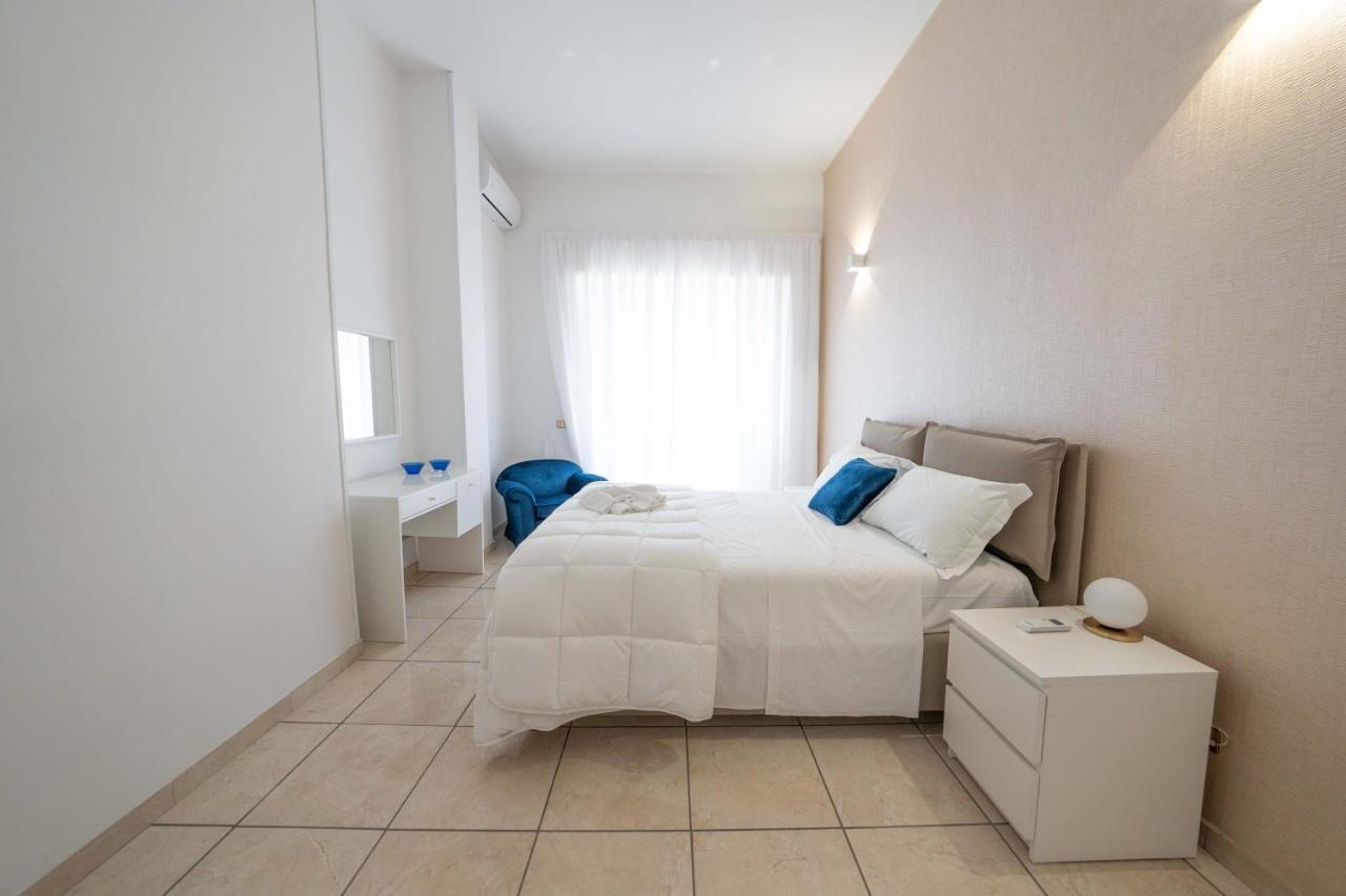 Chiaia Apartment San Pasquale By Dimorra Napoli Bagian luar foto